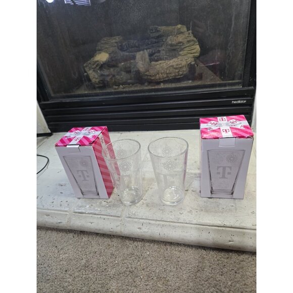 New! T-MOBILE TUESDAYS Set (2) HOLIDAY PINT GLASSES - Picture 1 of 8